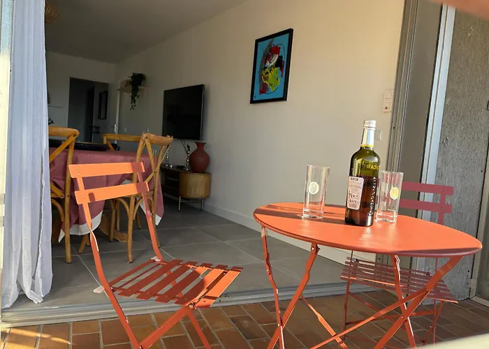 Grand T2 Dernier Etage Avec Garage A Moins De 300 M Du Centre Et Appartement