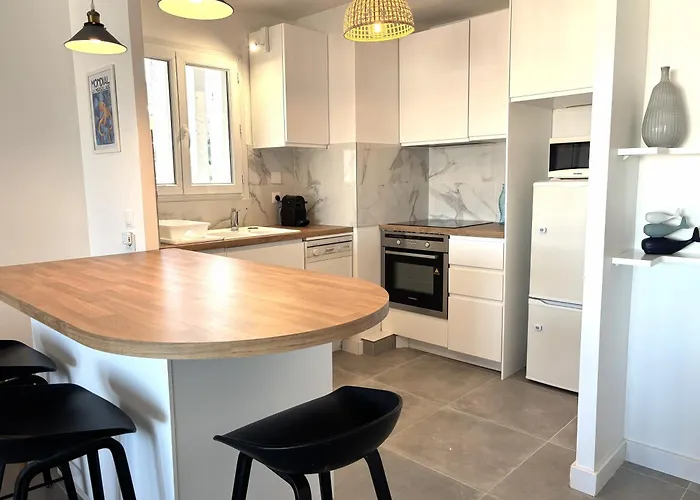 Appartement Grand T2 Dernier Etage Avec Garage A Moins De 300 M Du Centre Et *