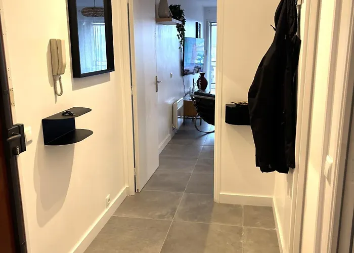 Grand T2 Dernier Etage Avec Garage A Moins De 300 M Du Centre Et *