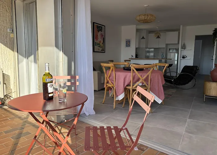 Grand T2 Dernier Etage Avec Garage A Moins De 300 M Du Centre Et