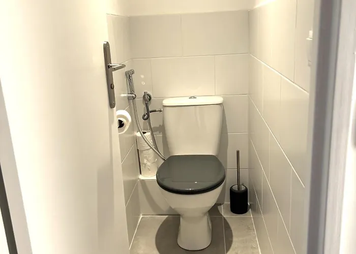 Appartement Grand T2 Dernier Etage Avec Garage A Moins De 300 M Du Centre Et Le Lavandou