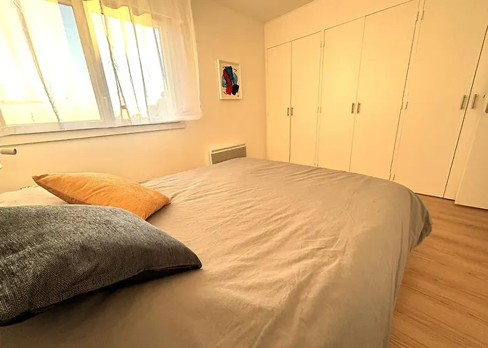 Grand T2 Dernier Etage Avec Garage A Moins De 300 M Du Centre Et Le Lavandou