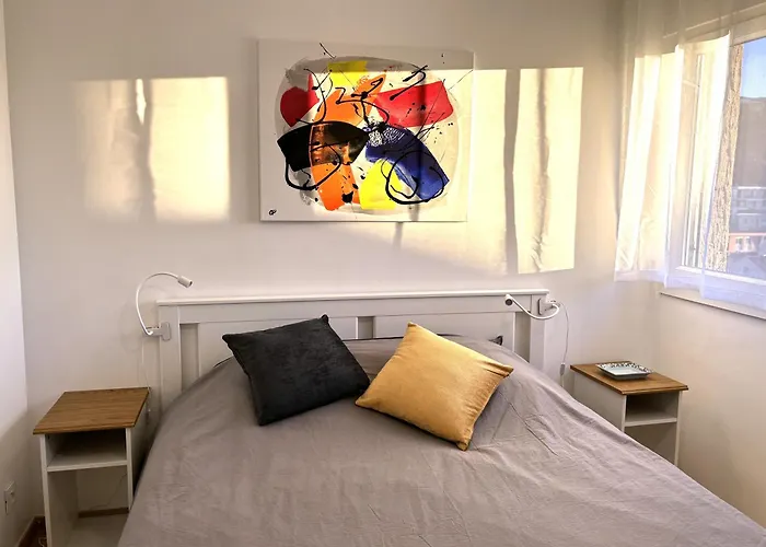 Grand T2 Dernier Etage Avec Garage A Moins De 300 M Du Centre Et *