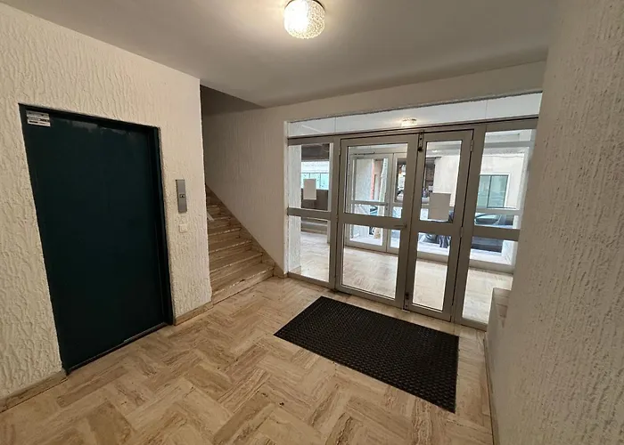 Grand T2 Dernier Etage Avec Garage A Moins De 300 M Du Centre Et Appartement *