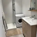 Grand T2 Dernier Etage Avec Garage A Moins De 300 M Du Centre Et