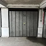 Grand T2 Dernier Etage Avec Garage A Moins De 300 M Du Centre Et *