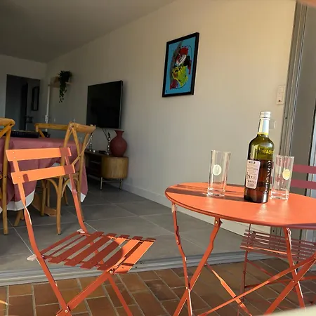 Grand T2 Dernier Etage Avec Garage A Moins De 300 M Du Centre Et Apartment