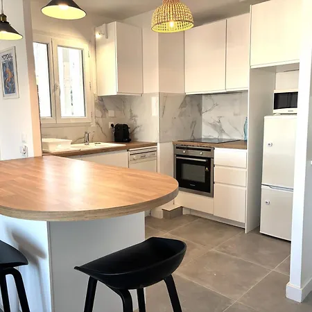 Apartment Grand T2 Dernier Etage Avec Garage A Moins De 300 M Du Centre Et *