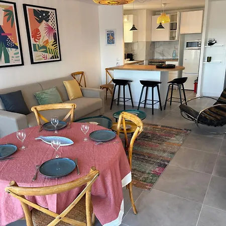 Apartment Grand T2 Dernier Etage Avec Garage A Moins De 300 M Du Centre Et *