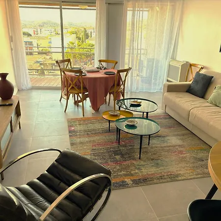 Apartment Grand T2 Dernier Etage Avec Garage A Moins De 300 M Du Centre Et *