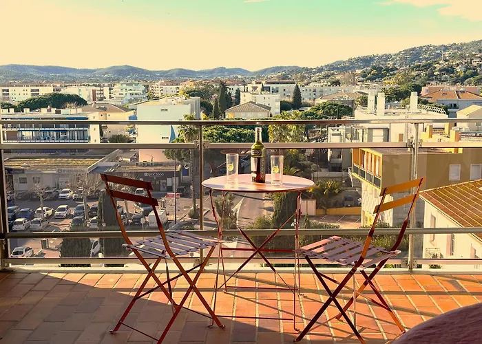 Apartment Grand T2 Dernier Etage Avec Garage A Moins De 300 M Du Centre Et *