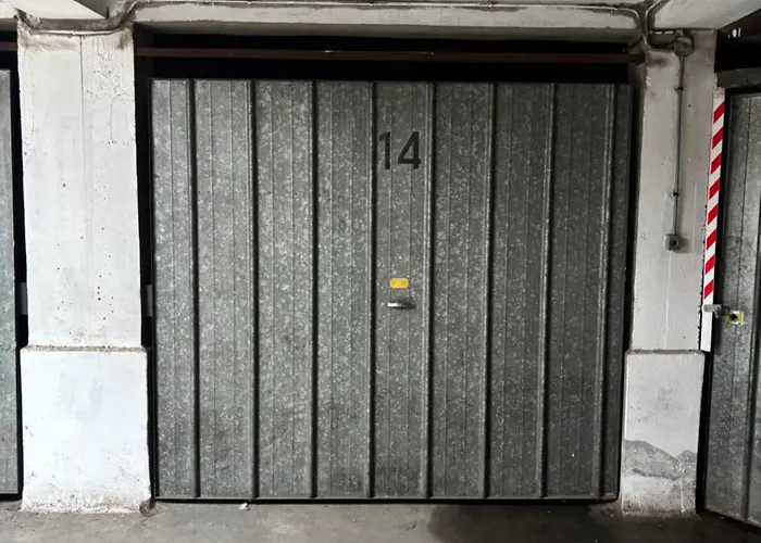 Grand T2 Dernier Etage Avec Garage A Moins De 300 M Du Centre Et *